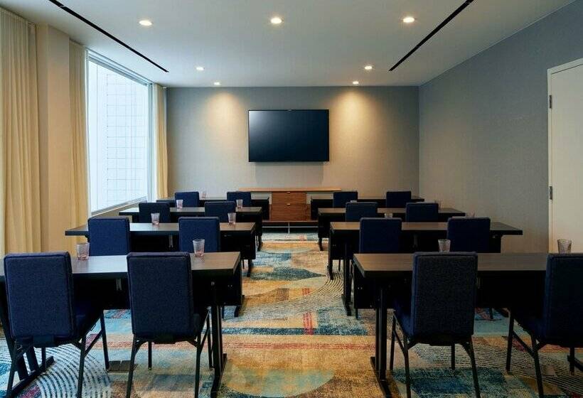 בית מלון כפרי Courtyard By Marriott Santa Barbara Downtown
