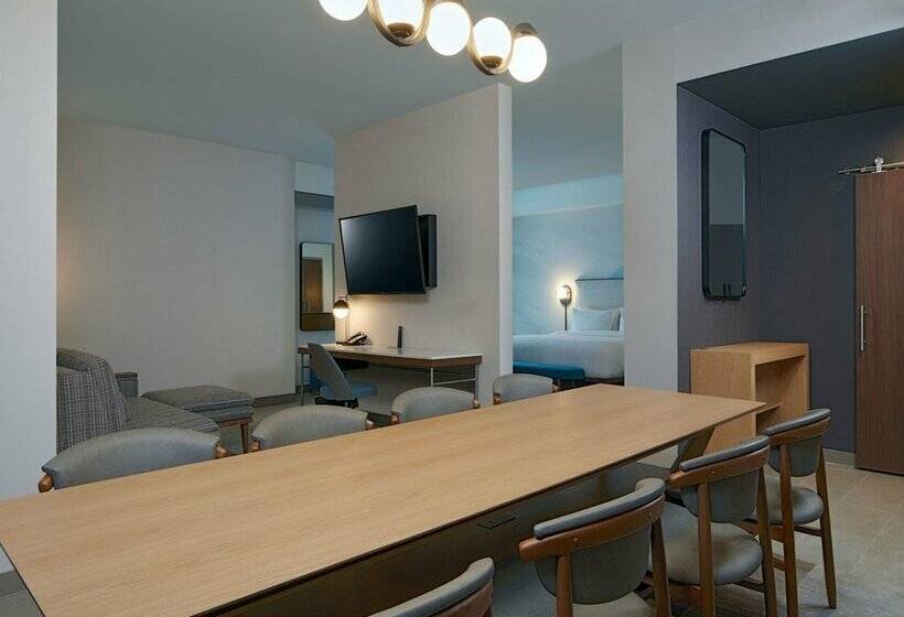 فندق Courtyard By Marriott Santa Barbara Downtown