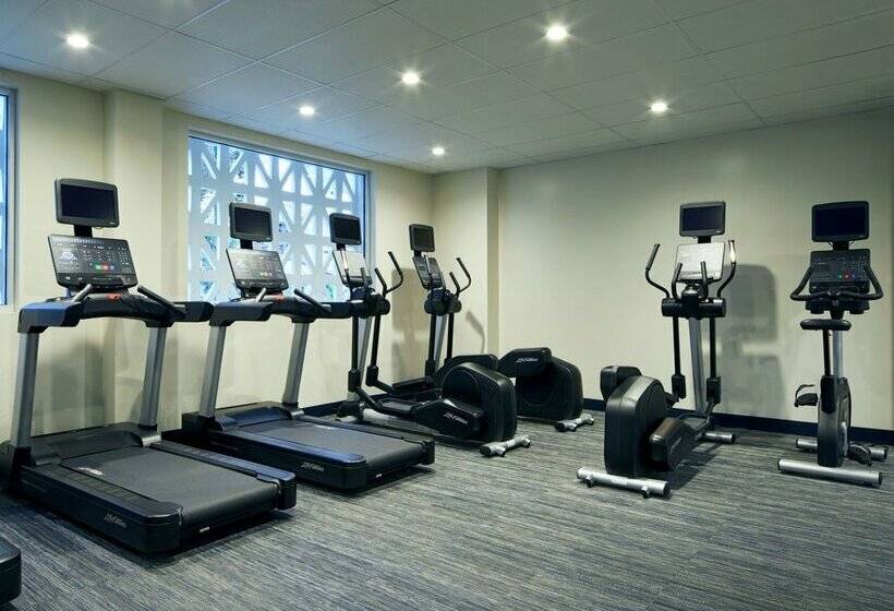 فندق Courtyard By Marriott Santa Barbara Downtown