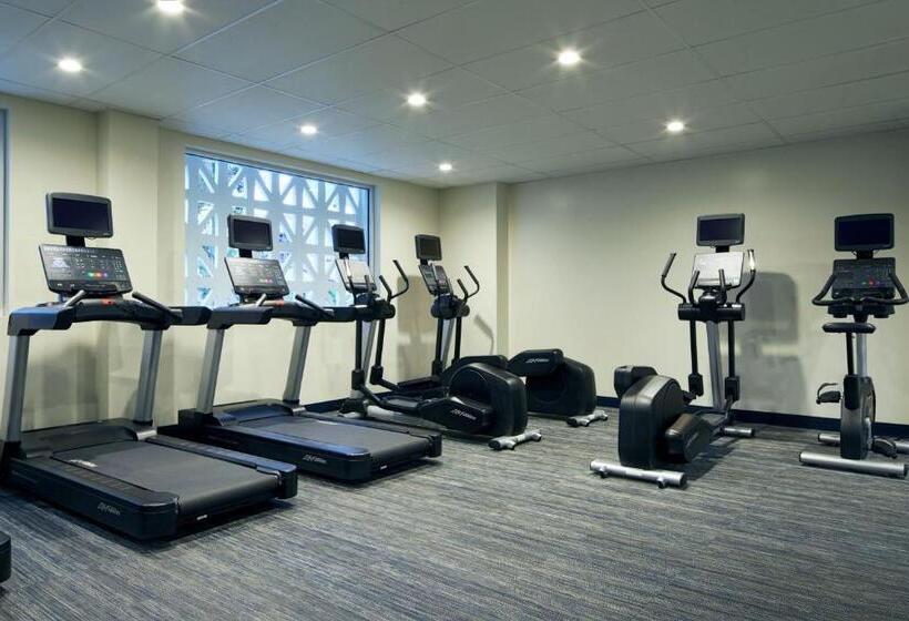 فندق Courtyard By Marriott Santa Barbara Downtown