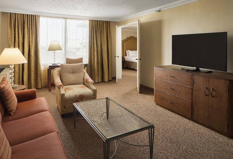 בית מלון כפרי Crowne Plaza Louisville Airport Expo Ctr, An Ihg