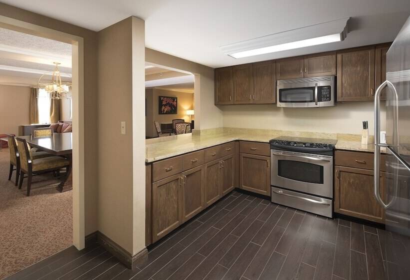 בית מלון כפרי Crowne Plaza Louisville Airport Expo Ctr, An Ihg