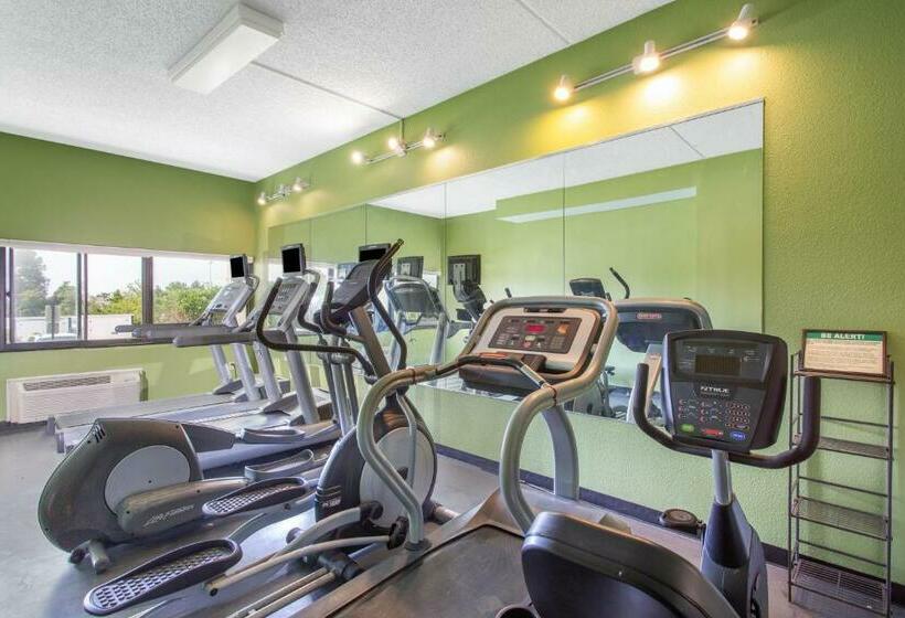 בית מלון כפרי Days Inn By Wyndham Absecon Atlantic City Area