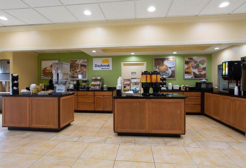 בית מלון כפרי Days Inn By Wyndham Absecon Atlantic City Area