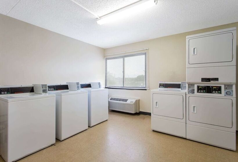 בית מלון כפרי Days Inn By Wyndham Absecon Atlantic City Area