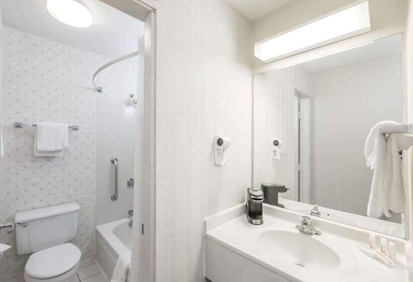 فندق Days Inn By Wyndham West Des Moines   Clive