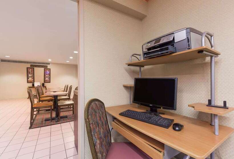 فندق Days Inn By Wyndham West Des Moines   Clive