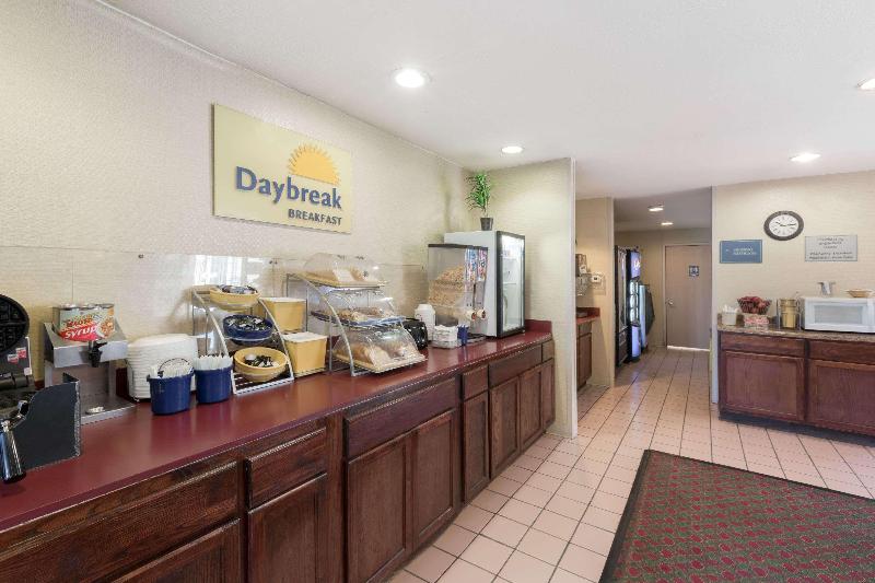 فندق Days Inn By Wyndham West Des Moines   Clive