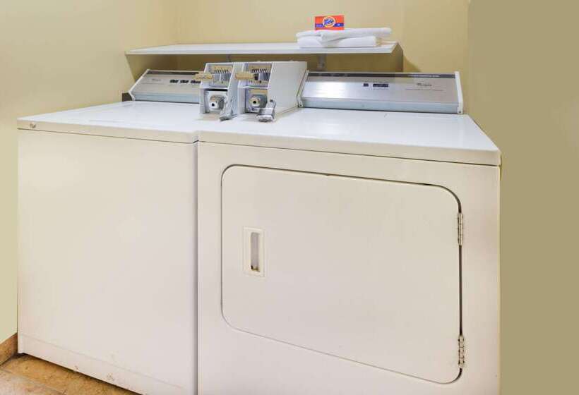 호텔 Days Inn By Wyndham Rockford I 90 Casino District