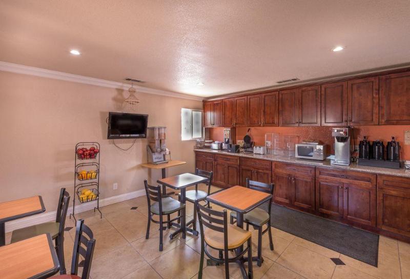 호텔 Edge Water Inn