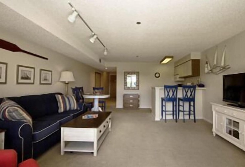 Отель Edgewater Inn Charlevoix