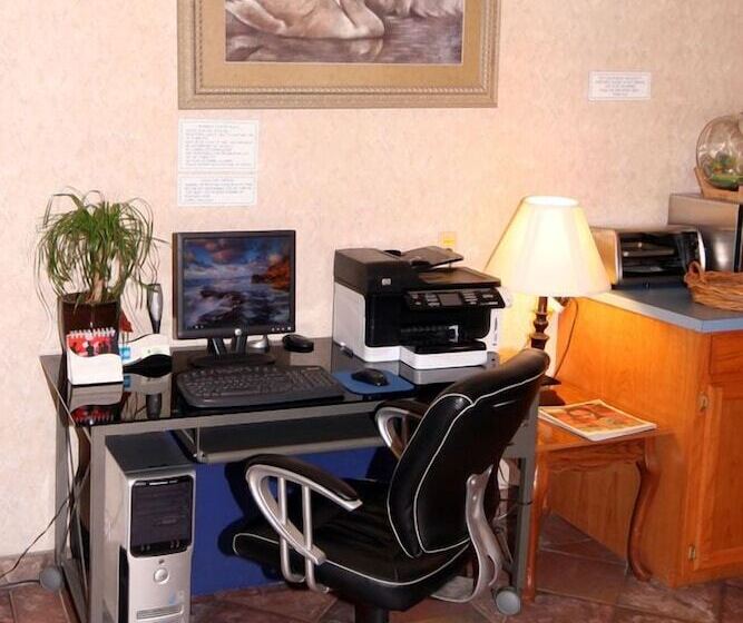 فندق Edinburg Executive Inn