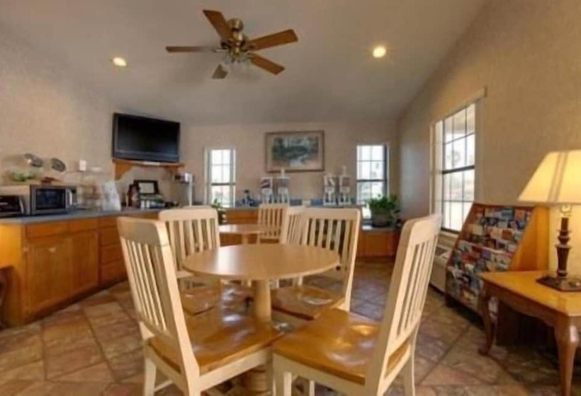 فندق Edinburg Executive Inn