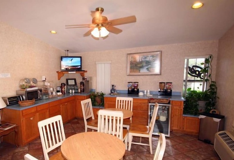 فندق Edinburg Executive Inn