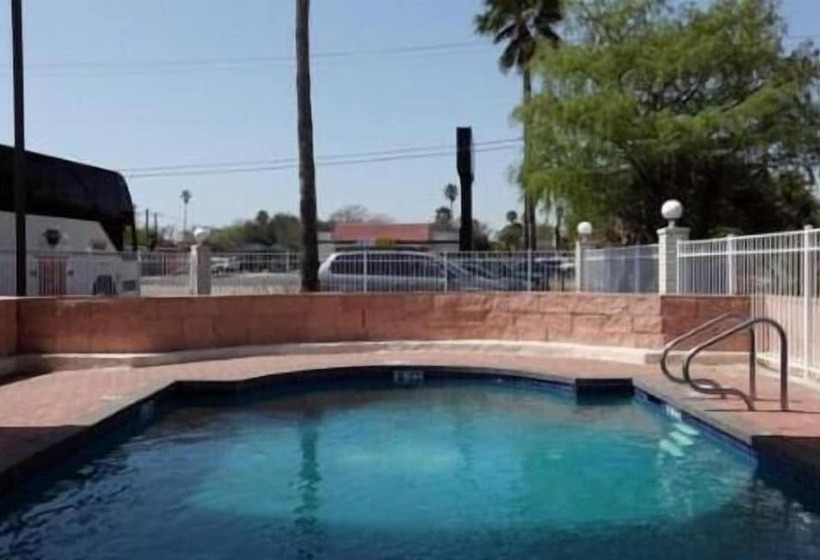 فندق Edinburg Executive Inn