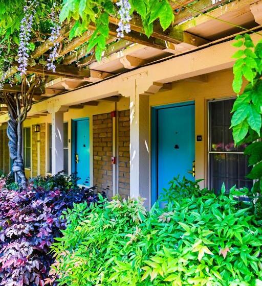 فندق El Pueblo Inn