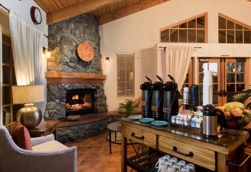 فندق El Pueblo Inn