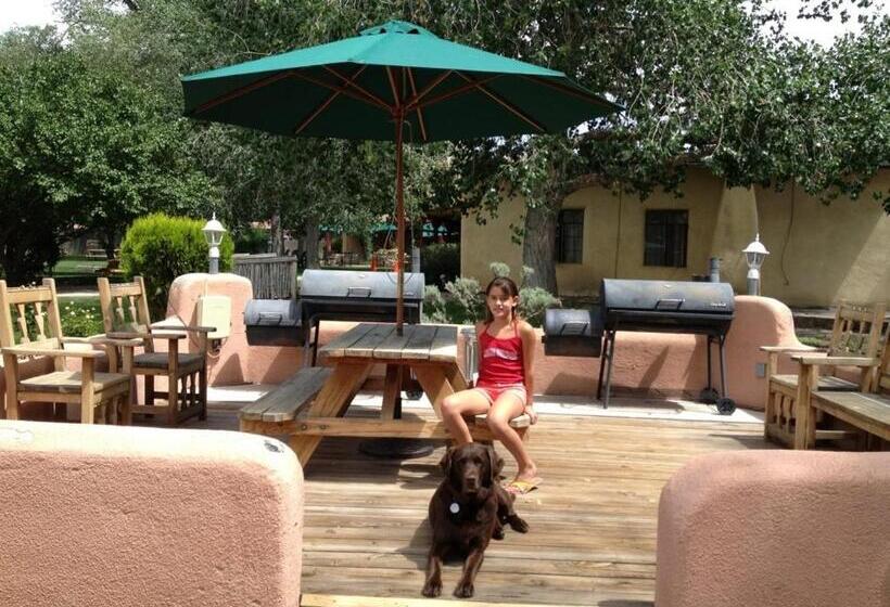 ホテル El Pueblo Lodge