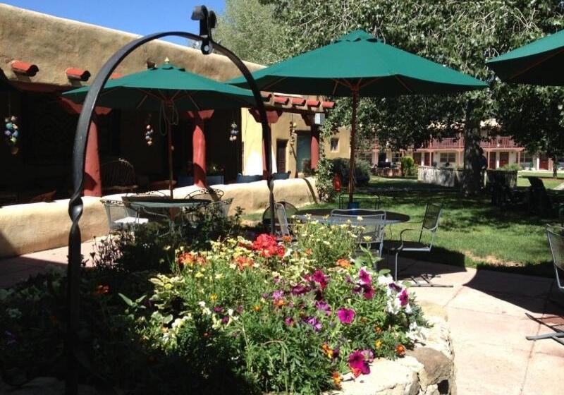 ホテル El Pueblo Lodge