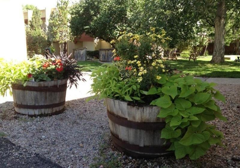 ホテル El Pueblo Lodge