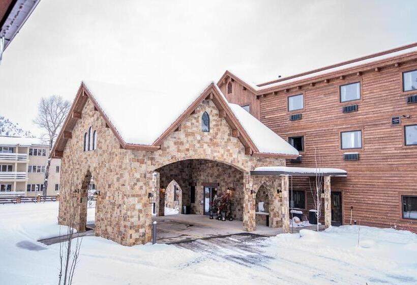 فندق Elk Country Inn