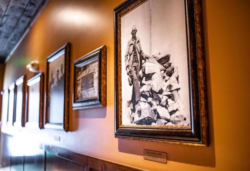 فندق Elk Country Inn