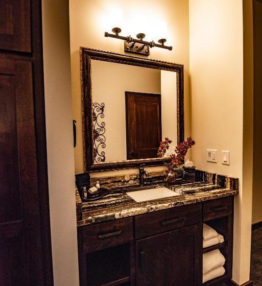 فندق Elk Country Inn