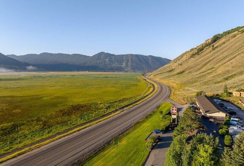 فندق Elk Refuge Inn