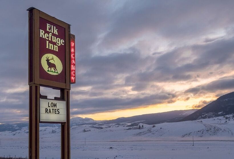 فندق Elk Refuge Inn