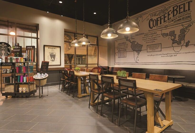 Отель Embassy Suites By Hilton Atlanta At Centennial Olympic Park