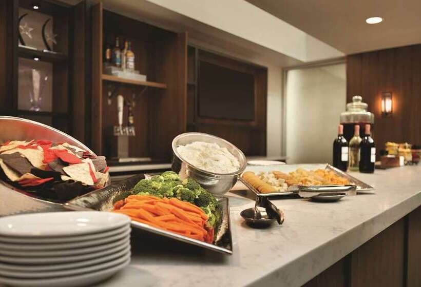 Отель Embassy Suites By Hilton Atlanta At Centennial Olympic Park