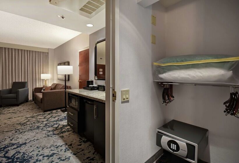 בית מלון כפרי Embassy Suites Charleston