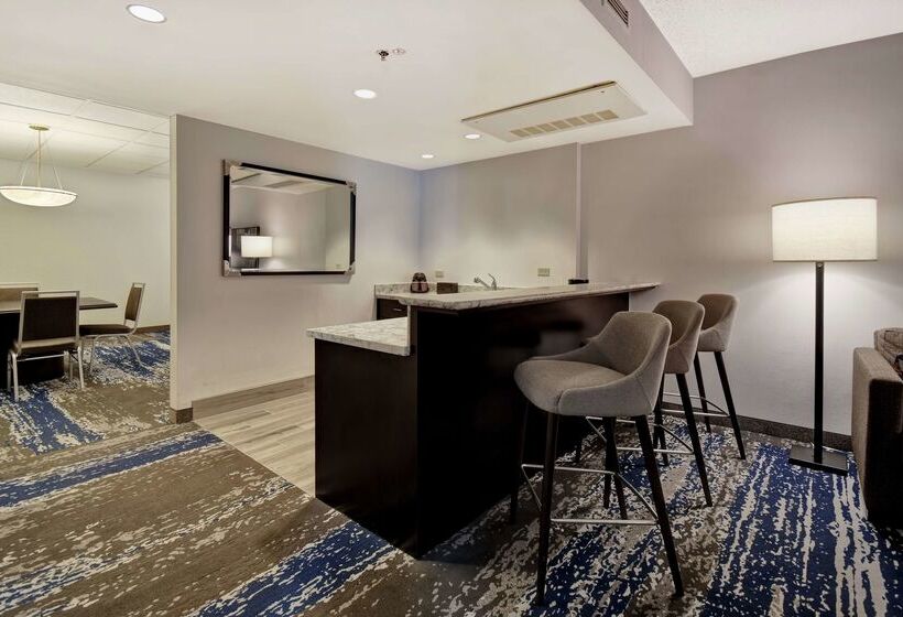 בית מלון כפרי Embassy Suites Charleston