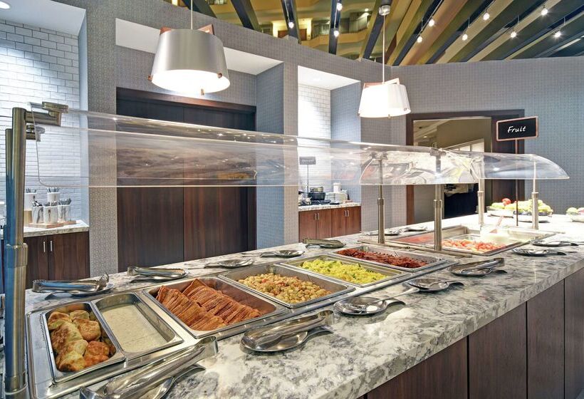 בית מלון כפרי Embassy Suites Charleston