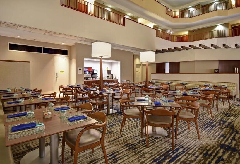 בית מלון כפרי Embassy Suites Charleston