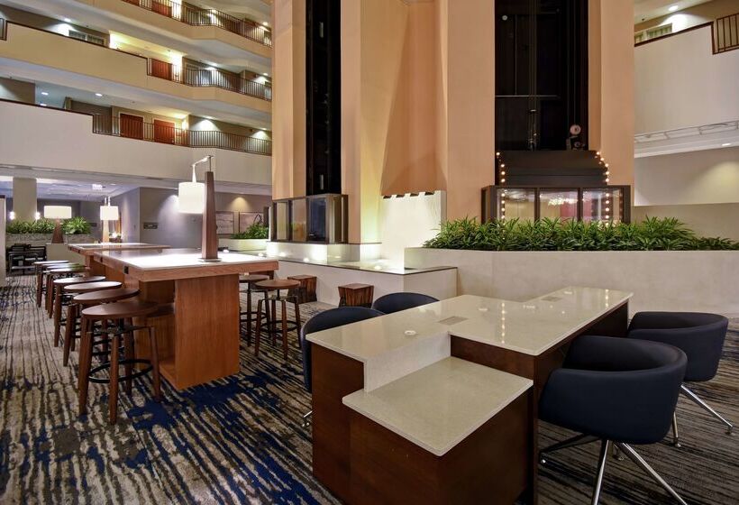 בית מלון כפרי Embassy Suites Charleston