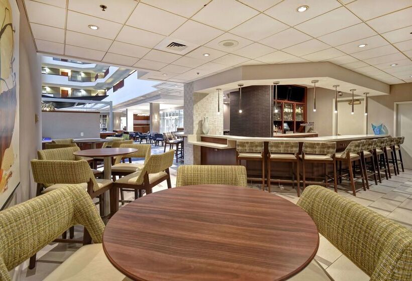 هتل Embassy Suites Charleston