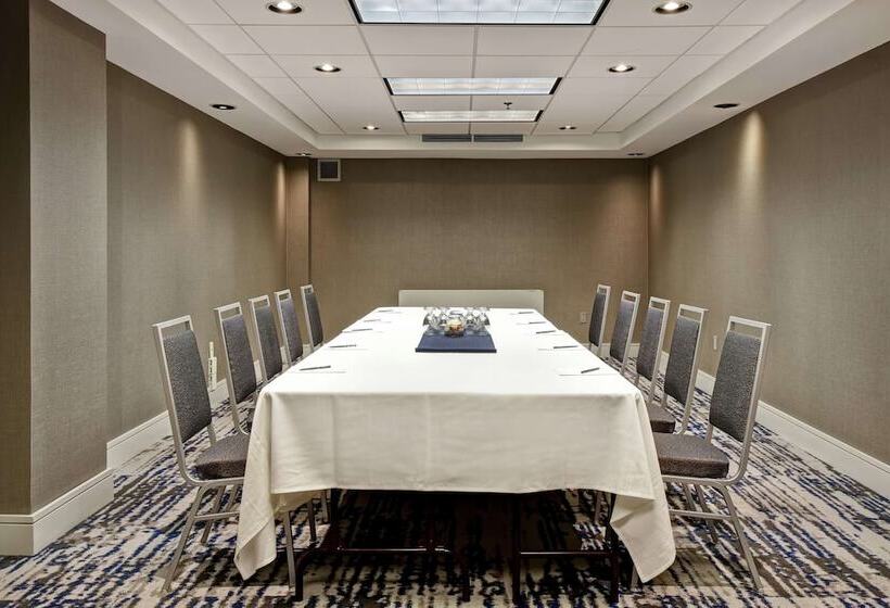 ホテル Embassy Suites Charleston