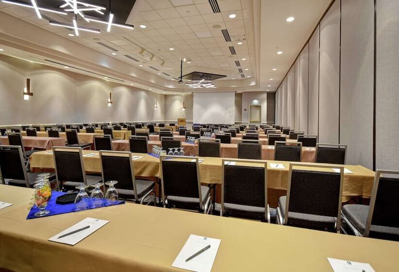 ホテル Embassy Suites Charleston