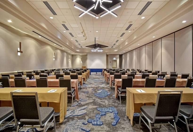 Отель Embassy Suites Charleston