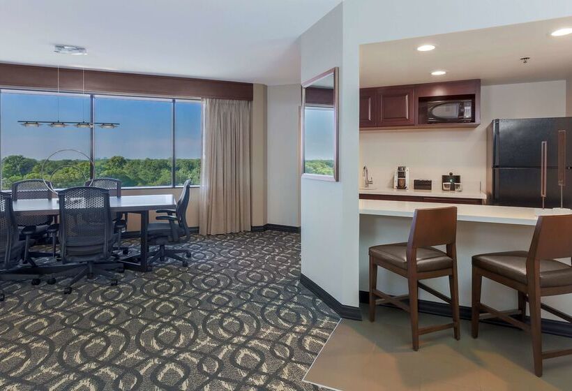 هتل Embassy Suites By Hilton Dallas Love Field