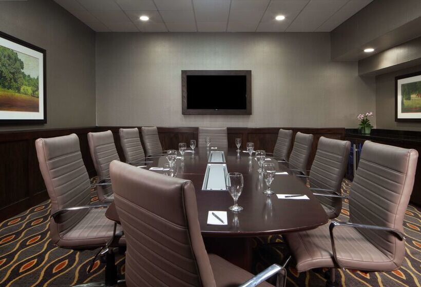 בית מלון כפרי Embassy Suites By Hilton Dallas Near The Galleria