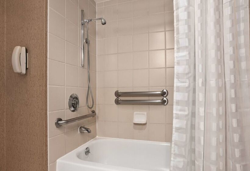 هتل Embassy Suites By Hilton Dallas Near The Galleria