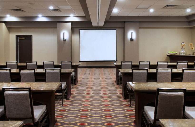 בית מלון כפרי Embassy Suites By Hilton Dallas Near The Galleria