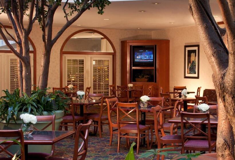 ホテル Embassy Suites By Hilton Houston Near The Galleria