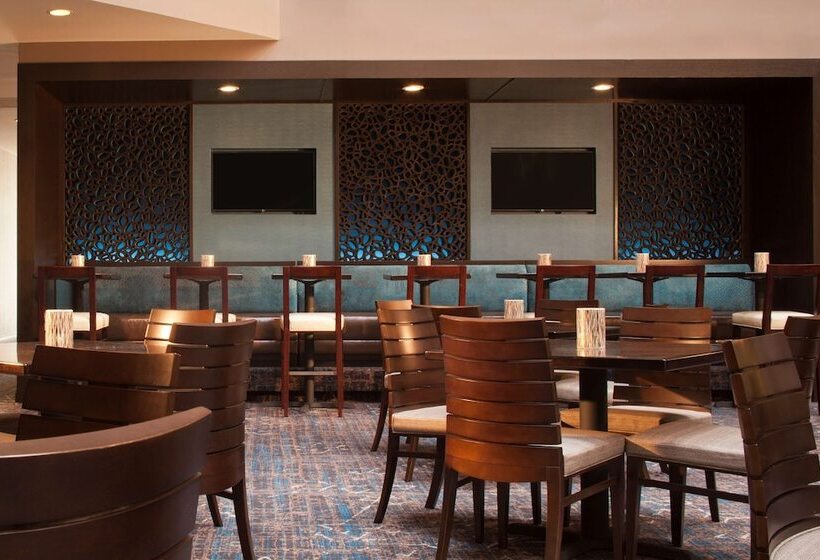 ホテル Embassy Suites By Hilton Houston Near The Galleria