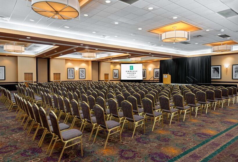 בית מלון כפרי Embassy Suites By Hilton Kansas City International Airport