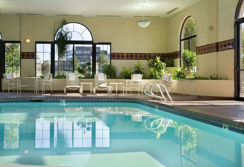 בית מלון כפרי Embassy Suites By Hilton Kansas City International Airport