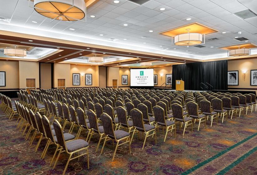 בית מלון כפרי Embassy Suites By Hilton Kansas City International Airport