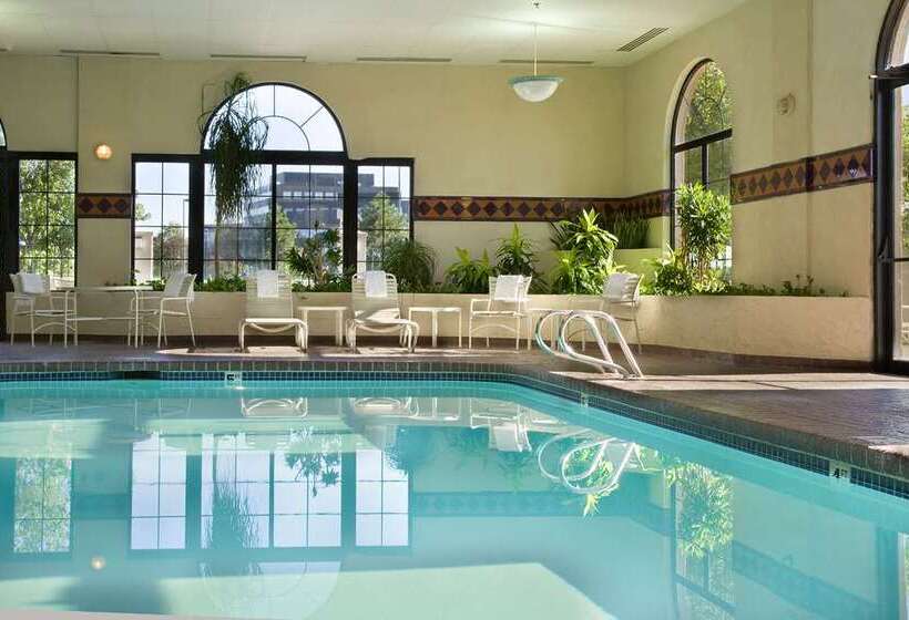 فندق Embassy Suites By Hilton Kansas City International Airport